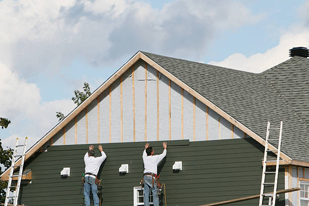 Professional Siding technician working in Colonia, NJ
